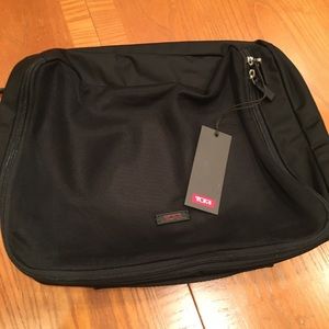 NWT Tumi Packing Cube. Black.
